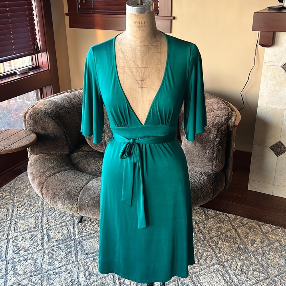 Australian Designer Leona Edminston frocks slinky sexy flutter sleeve retro 40s